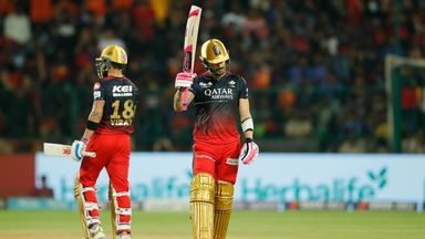 Terrific Faf du Plessis smashes 73(43)