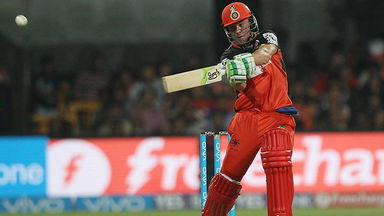 M4: RCB vs SRH – Super Sixes