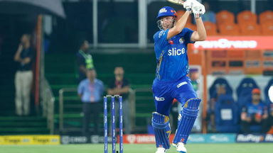 4, 4, 4, 6: Green takes the attack to Natarajan