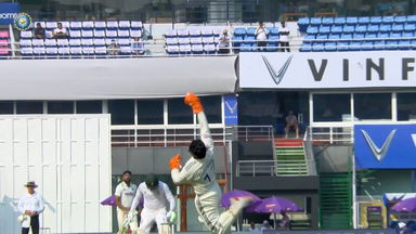 Timely Leap: Flying Rishabh's splendid take