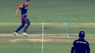 M42: SRH vs DD – Bhuvneshwar Kumar Wicket