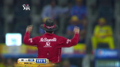 M8: CSK vs DD –  MS Dhoni Six