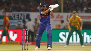 1 over, 20 runs - Ruturaj goes berserk