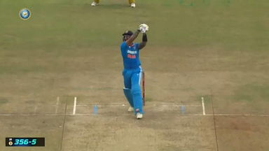 IND vs AUS 2023-24, 2ND ODI: Suryakumar Yadav Six