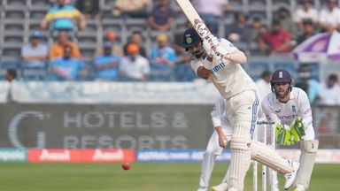 KL Rahul welcomes Hartley with two solid strokes