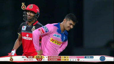 M49: RCB vs RR – Fall of Wickets