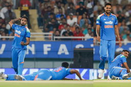 Missed by a whisker! Mohd. Siraj survives Gurnoor's throw