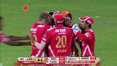 M31: RCB vs KXIP –  Virat Kohli Wicket