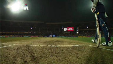 M21: RCB vs DD – Mahela Jayawardene Wicket
