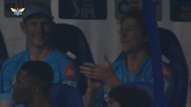 Ball boy's excellent catch gets Jonty Rhodes' applause