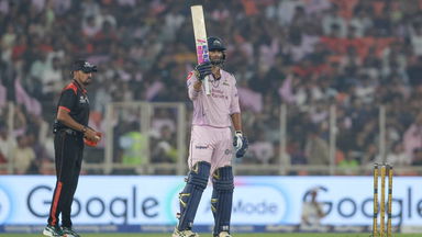 Washing Away the Pressure! Sundar's highly crucial 50(33)