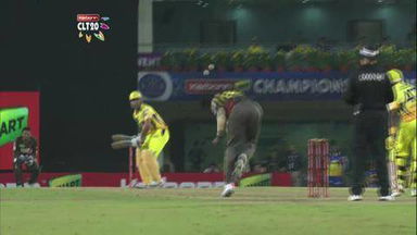 M10: CSK vs SRH –  MS Dhoni Six