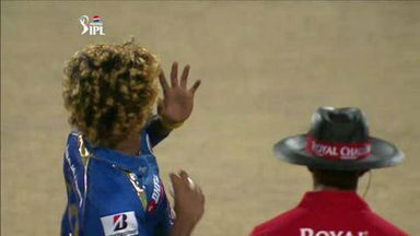 M76: CSK vs MI – Michael Hussey Wicket