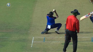 Senior Womens T20 Trophy2022 PQF3 : Caught & Bowled: Puja Das' sharp reflex catch