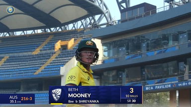 IND-W vs AUS-W 2023-24, 3rd ODI: Beth Mooney Wicket