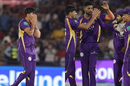 SENSATIONAL! Pandey's incredible grab stuns one and all