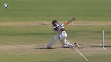 6,4,6: Sarfaraz Khan goes after Rehan Ahmed