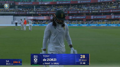 IND vs SA 2025, 2nd Test: Tony De Zorzi Wicket