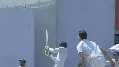 IND vs AUS 2017 - 4th Test day 3: R Jadeja six