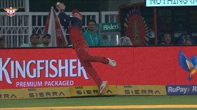 Jordan Cox's brilliant fielding effort at the ropes