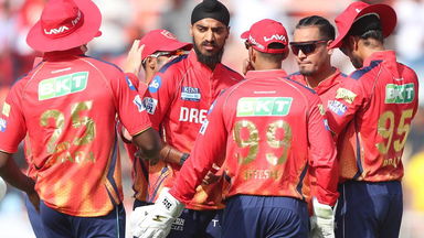 6 & OUT: Arshdeep gets the better of Marsh