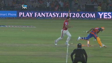 M3: KXIP vs GL – Mitchell Johnson shows his footy skills