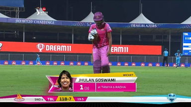 Final: Trailblazers vs Supernovas – Jhulan Goswami Wicket