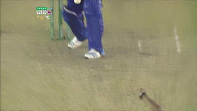M17: KXIP vs COB –  Rory Kleinveldt Wicket