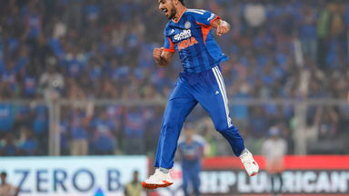 Arsheep Singh strikes back with two in an over!