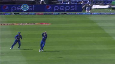 M14: RR vs RCB –  Yuvraj Singh Wicket