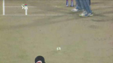 M48: SRH vs DD – Virender Sehwag Wicket
