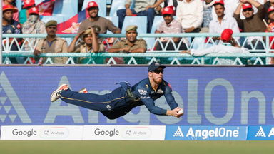 Glenn Phillips flew! Almost landed a stunner