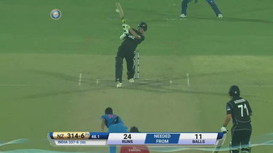 IND vs NZ 2017, 3rd ODI: Mitchell Santner Six