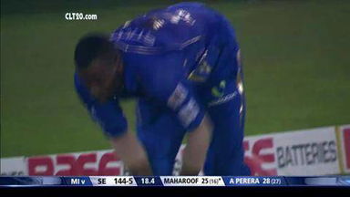 Q4: MI vs SE –  Farvees Maharoof Six