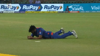 Super Grab: Amit Mishra pulls off a brilliant catch to dismiss Tripathi