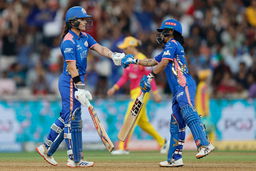 Clean hitting! Amanjot and Amelia reviving MI's cause