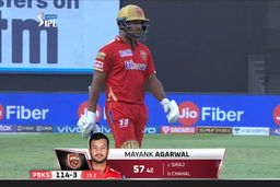 M48: RCB vs PBKS – Mayank Agarwal Wicket