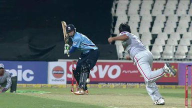 Q2: AA vs SIA –  Martin Guptill six