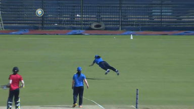 Skip can fly! Mandhana's sharp catch