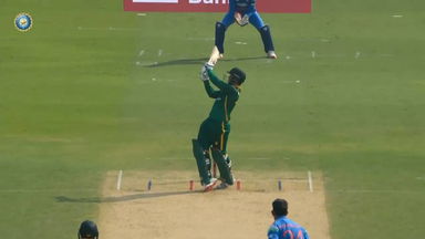 IND vs SA 2025, 3rd ODI: Quinton De Kock Six