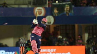 Hetmyer vs Russell: Shimron smashes 6,6,4