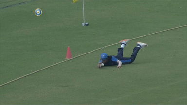 Jemimah's sensational fielding at the ropes
