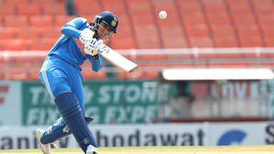 6 & 6: Smriti goes on the attack early