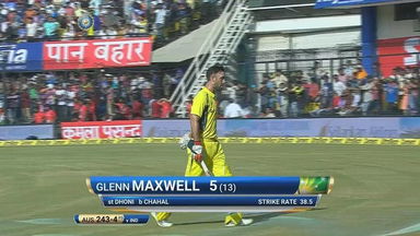 IND vs AUS 2017, 3rd ODI: Glenn Maxwell Wicket