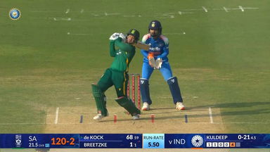 IND vs SA 2025, 3rd ODI: Quinton De Kock Six
