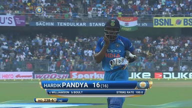 IND vs NZ 2017, 1st ODI: Hardik Pandya Wicket