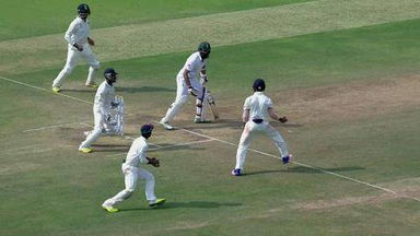 3rd Test : IND vs SA  –  Hashim Amla Wicket