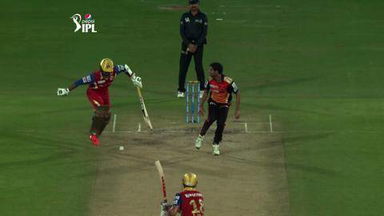 M52: SRH vs RCB – Dinesh Karthik's unfortunate dismissal