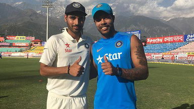 Umesh & Bhuvi discuss 'bouncing' out the Aussies