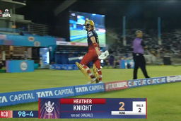 M08- RCB vs UPW: Heather Knight   Wicket